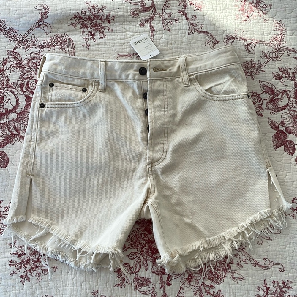 NWT 🏷️ Free People Button Up Ecru/Neutral Denim Shorts